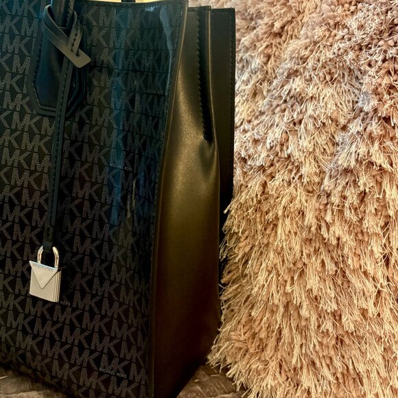 Michael Kors XL Mercer Tote Handbag Signature Coated Canvas Silver Hardware NWT - Picture 4 of 13